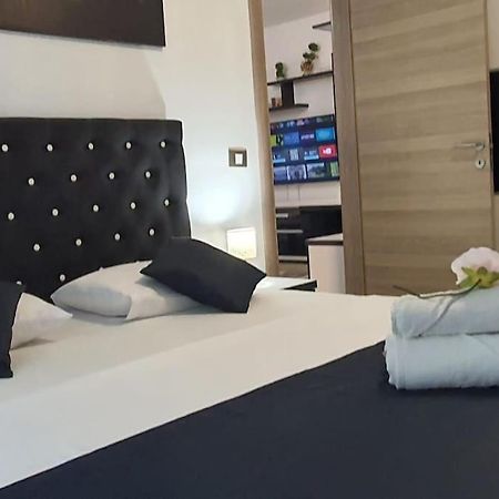 Alezzy Reasort Luxury Apartment 81 Prima Linie La Mare นาโวดาริ ภายนอก รูปภาพ