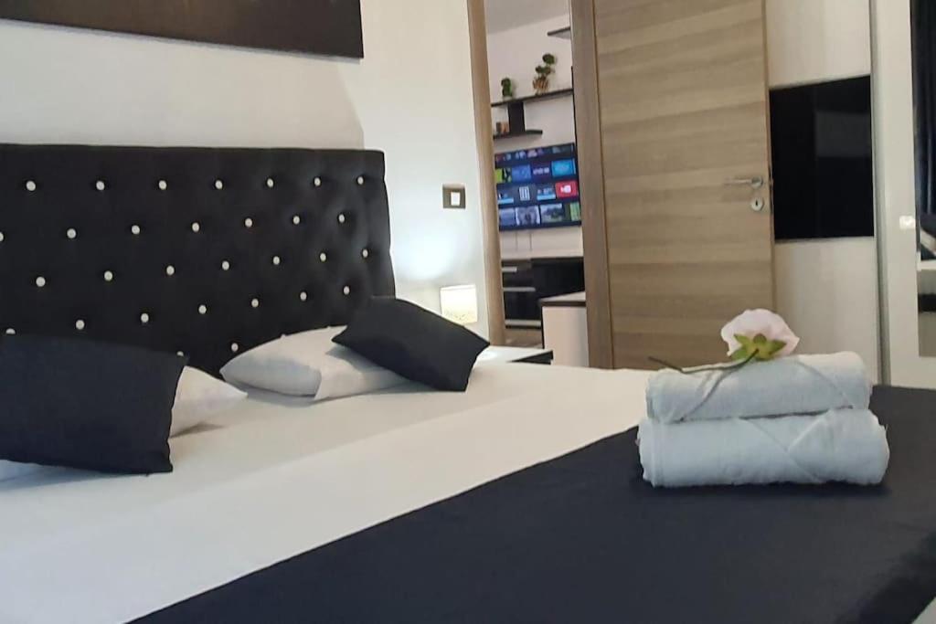 Alezzy Reasort Luxury Apartment 81 Prima Linie La Mare นาโวดาริ ภายนอก รูปภาพ
