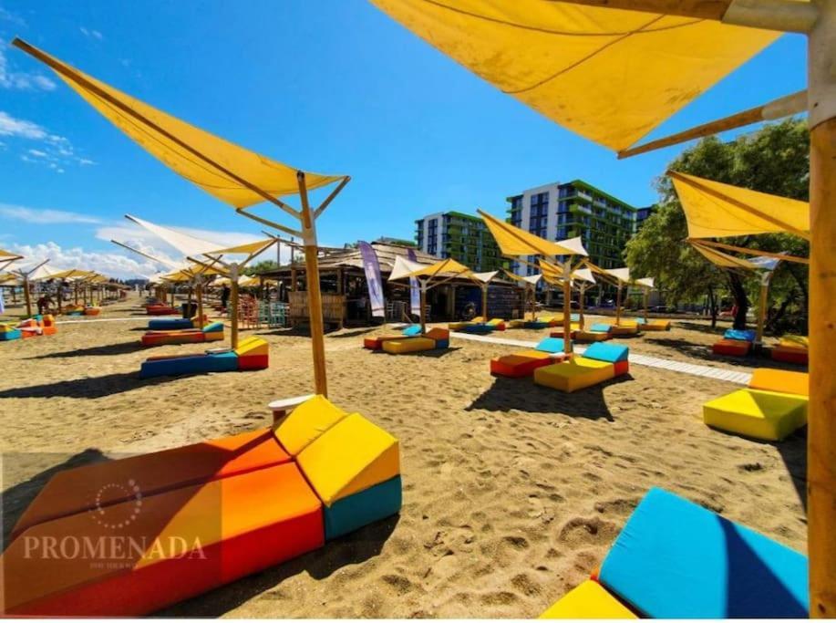 Alezzy Reasort Luxury Apartment 81 Prima Linie La Mare นาโวดาริ ภายนอก รูปภาพ