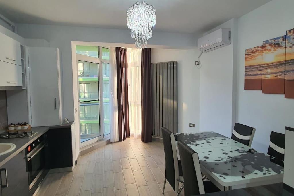 Alezzy Reasort Luxury Apartment 81 Prima Linie La Mare นาโวดาริ ภายนอก รูปภาพ