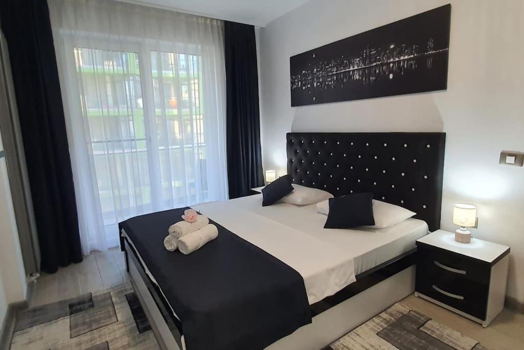 Alezzy Reasort Luxury Apartment 81 Prima Linie La Mare นาโวดาริ ภายนอก รูปภาพ